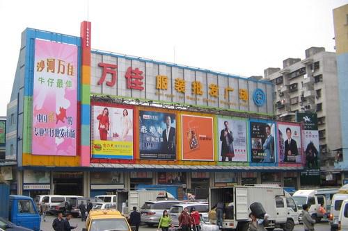 電商創(chuàng)業(yè)不知去哪找貨源？比批發(fā)網(wǎng)站更便宜的線(xiàn)下服裝服飾批發(fā)市場(chǎng)盤(pán)點(diǎn)